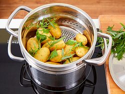 Kartoffeln kochen - Foto: House of Food / Bauer Food Experts KG