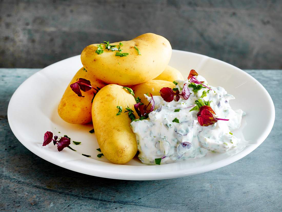 Kartoffeln mit Quark - so geht der gesunde Klassiker | LECKER