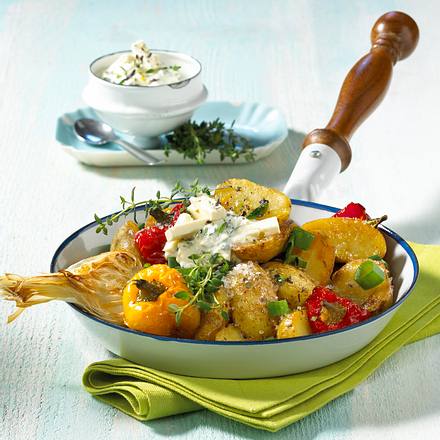 Kartoffelpfanne mit Käse-Dip Rezept