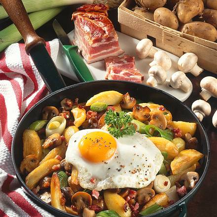 Kartoffelpfanne mit Spiegelei Rezept Kartoffelpfanne mit Spiegelei Rezept