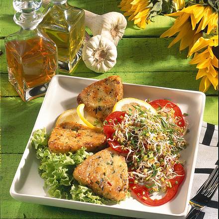 Kartoffelplätzchen mit Salat Rezept Kartoffelplätzchen mit Salat Rezept
