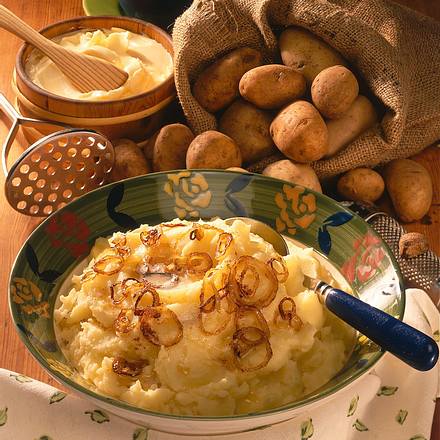 Kartoffelpüree mit Zwiebelringen Rezept