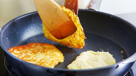 Kartoffelpuffer: Reibekuchen selber machen - Foto: Food & Foto Experts