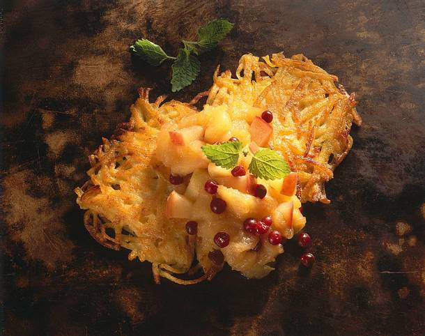 Kartoffelpuffer mit Apfelkompott Rezept Kartoffelpuffer mit Apfelkompott Rezept