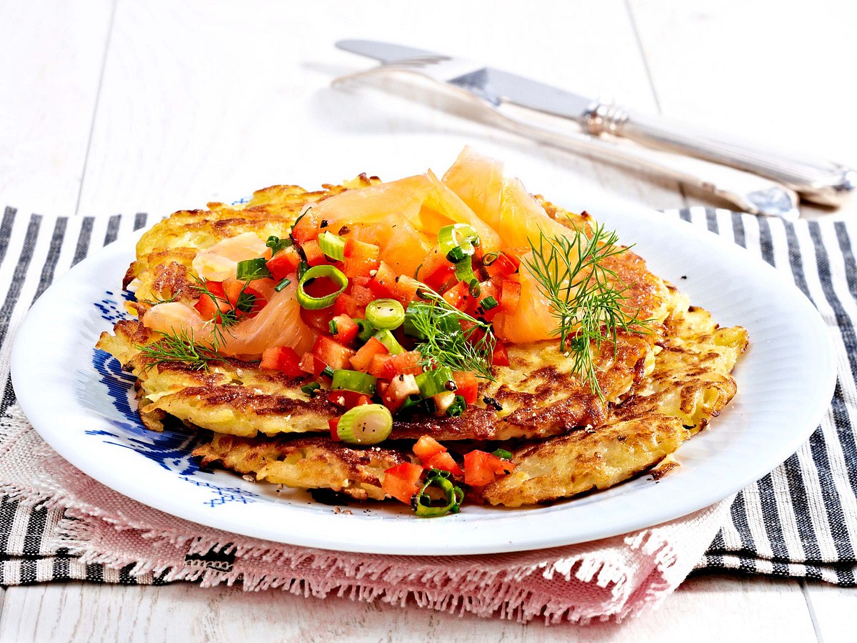 Kartoffelpuffer mit Lachs und Gemüse-Tatar Rezept