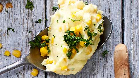 Kartoffelpüree mit Mais und Petersilie Rezept - Foto: House of Food / Bauer Food Experts KG