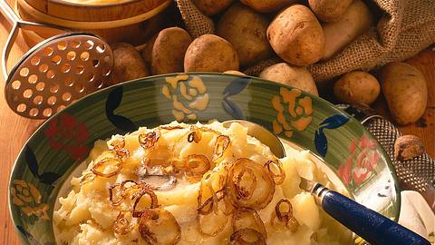 Kartoffelpüree mit Zwiebelringen Rezept - Foto: Neckermann