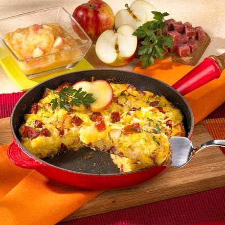Kartoffelrösti mit Äpfeln und Mettwurst zu Apfelkompott (Schoalett) Rezept