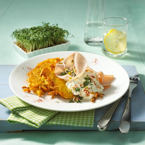 Kartoffelrösti mit Pute und Sprossen Rezept Kartoffelrösti mit Pute und Sprossen Rezept