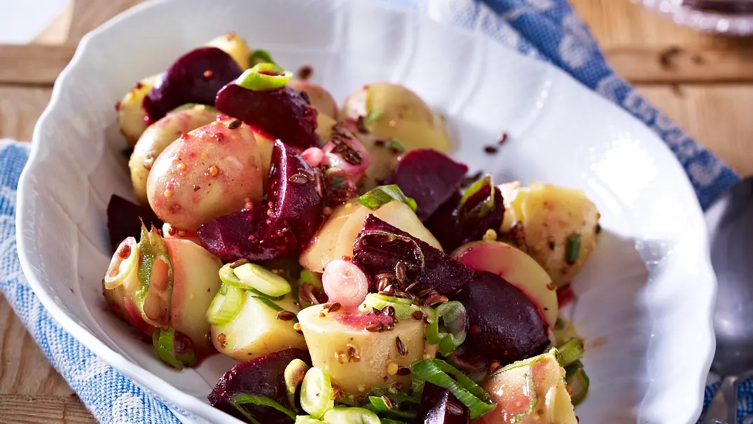 Kartoffelsalat mit Baby-Rote-Bete Rezept - Foto: LECKER @ Bauer Media Group Kartoffelsalat mit Baby-Rote-Bete Rezept - Foto: LECKER @ Bauer Media Group