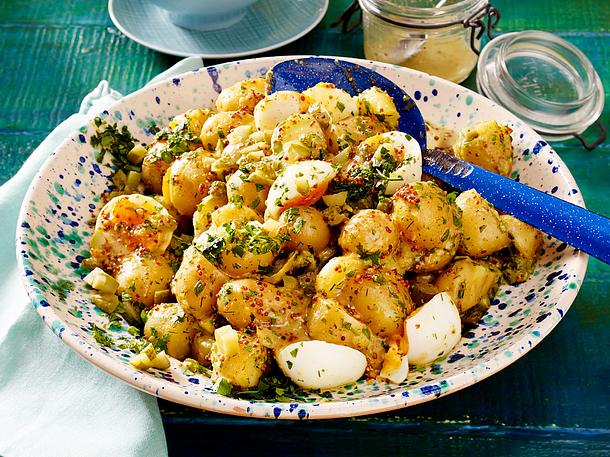 Kartoffelsalat mit Ei und Senf-Honig-Vinaigrette Rezept-Kartoffelsalat mit Ei und Senf-Honig-Vinaigrette