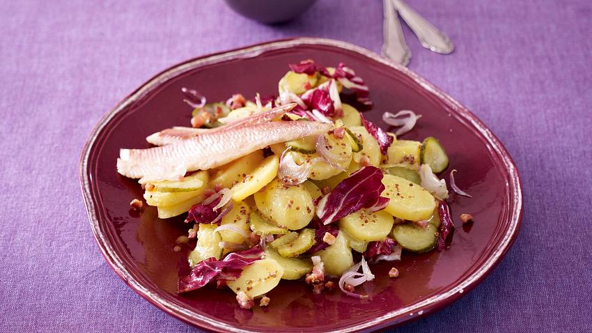 Kartoffelsalat mit Forellenfilet Rezept - Foto: House of Food / Bauer Food Experts KG