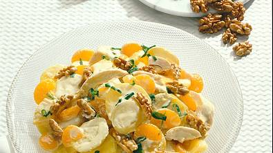 Kartoffelsalat mit Früchten, Huhn und Currysoße Rezept - Foto: LECKER @ Bauer Media Group