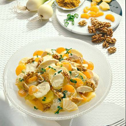 Kartoffelsalat mit Früchten, Huhn und Currysoße Rezept Kartoffelsalat mit Früchten, Huhn und Currysoße Rezept