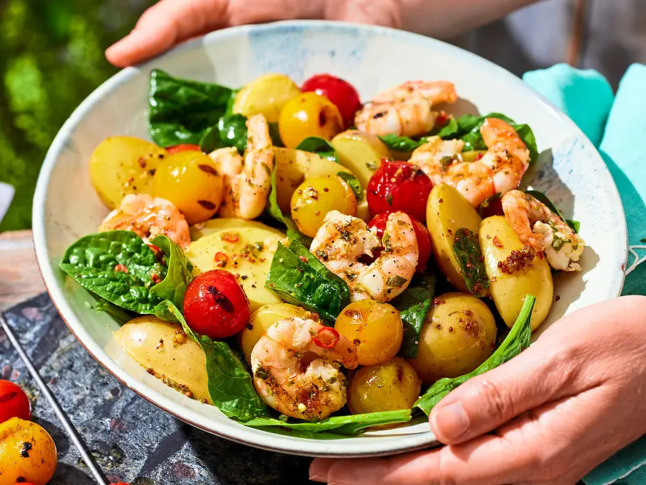 Kartoffelsalat mit Garnelen und Grilltomaten Rezept Kartoffelsalat mit Garnelen und Grilltomaten Rezept