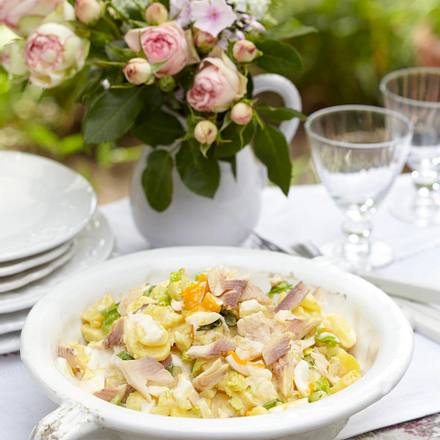 Kartoffelsalat mit geräucherter Forelle und Ei Rezept Kartoffelsalat mit geräucherter Forelle und Ei Rezept