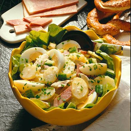 Kartoffelsalat mit Hähnchen und gekochtem Schinken Rezept Kartoffelsalat mit Hähnchen und gekochtem Schinken Rezept