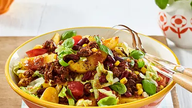 Kartoffelsalat mit Kidneybohnen und Hack Rezept - Foto: LECKER @ Bauer Media Group