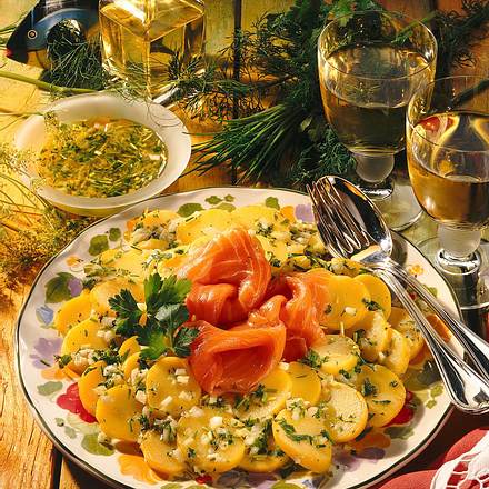 Kartoffelsalat mit Lachs (für 4 Personen) Rezept Kartoffelsalat mit Lachs (für 4 Personen) Rezept