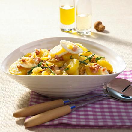 Kartoffelsalat mit lauwarmer Speck-Vinaigrette Rezept Kartoffelsalat mit lauwarmer Speck-Vinaigrette Rezept