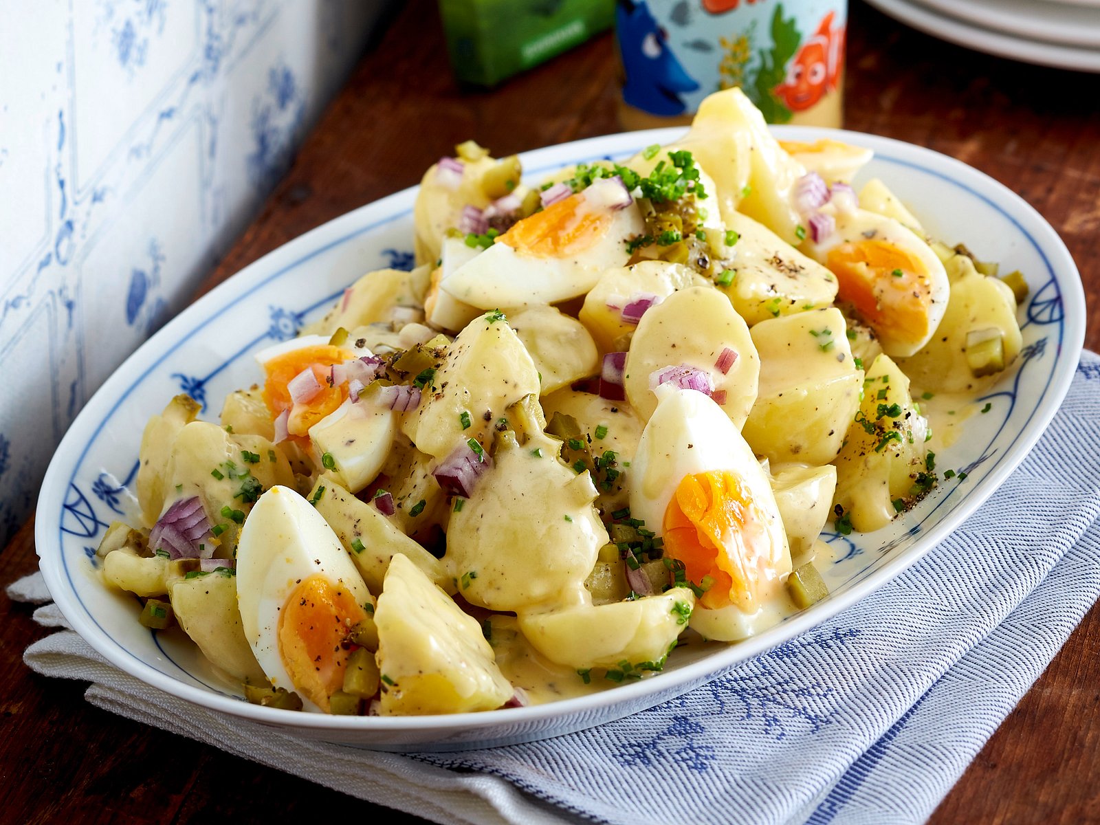 Den lieben alle: Kartoffelsalat mit Mayo Rezept | LECKER