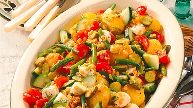 Kartoffelsalat mit Mozzarella Rezept - Foto: LECKER @ Bauer Media Group