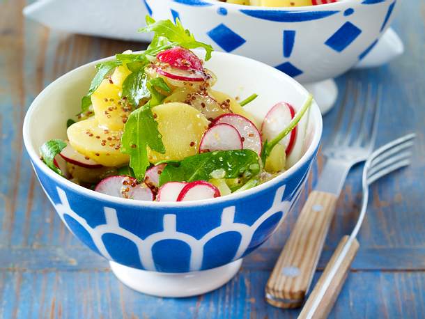 Kartoffelsalat mit Rauke und Senf-Vinaigrette Rezept | LECKER