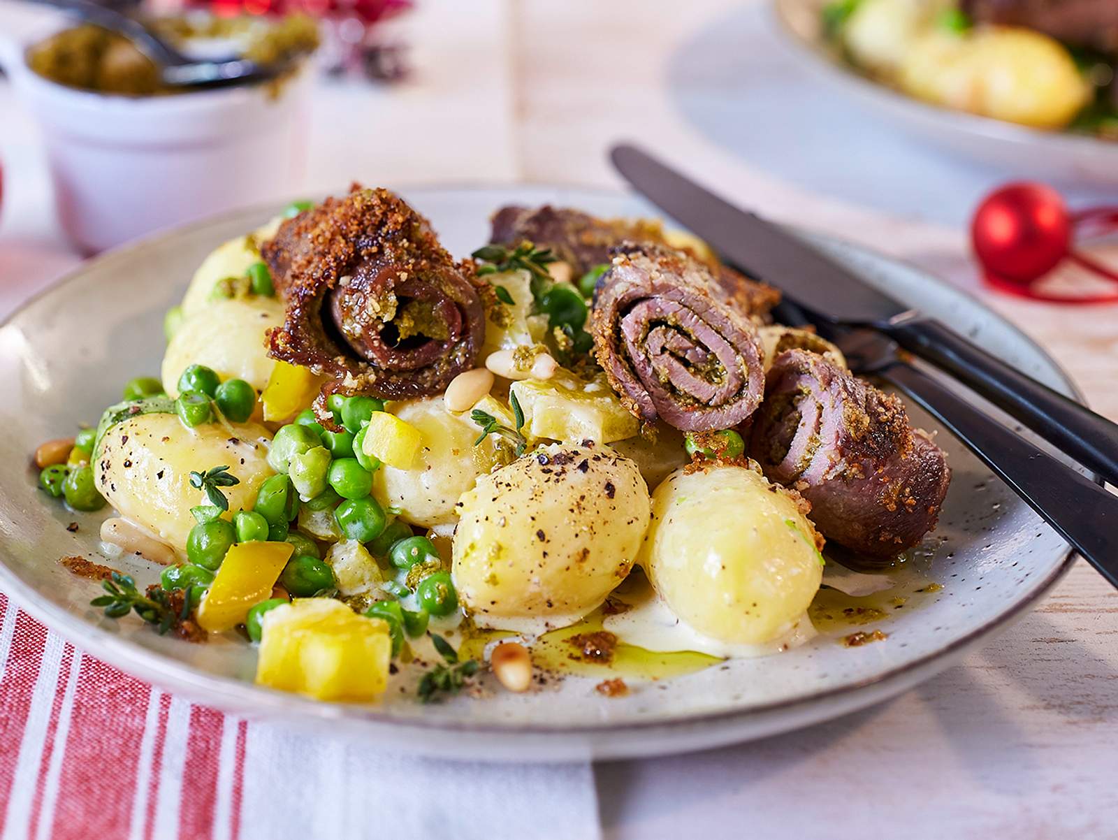 Kartoffelsalat mit Roastbeef-Involtini Rezept | LECKER