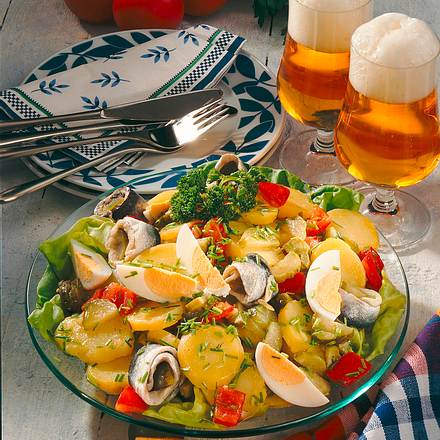 Kartoffelsalat mit Rollmöpsen und Eiern Rezept