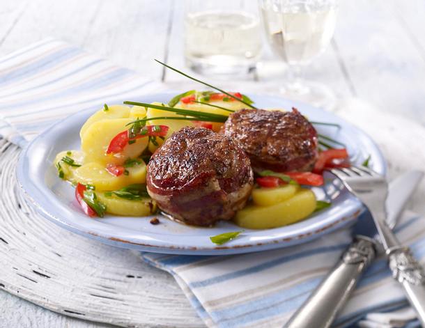Kartoffelsalat mit Schnittlauch-Marinade zum Hackmedaillon Rezept Kartoffelsalat mit Schnittlauch-Marinade zum Hackmedaillon Rezept