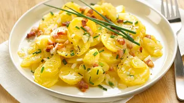 Kartoffelsalat mit Speck Rezept - Foto: LECKER @ Bauer Media Group Kartoffelsalat mit Speck Rezept - Foto: LECKER @ Bauer Media Group