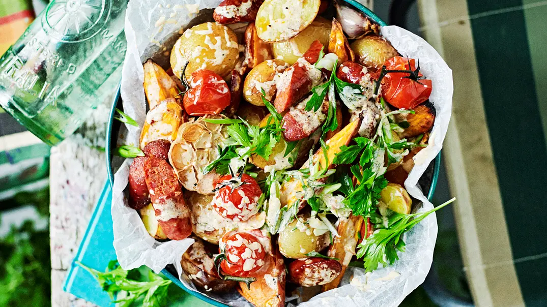 Kartoffelsalat mit Tomatendressing Rezept - Foto: LECKER @ Bauer Media Group Kartoffelsalat mit Tomatendressing Rezept - Foto: LECKER @ Bauer Media Group