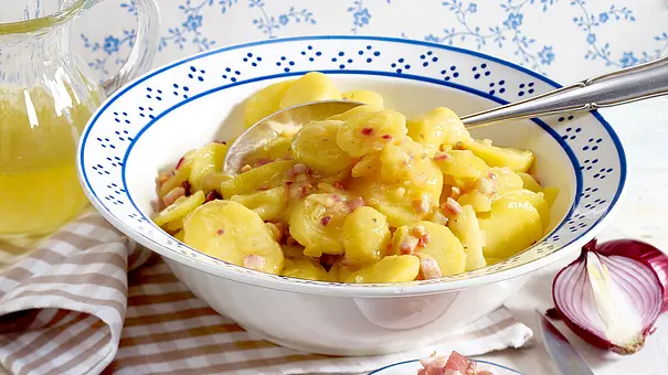 Kartoffelsalat mit Brühe - Foto: LECKER @ Bauer Media Group