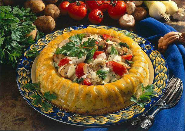 Kartoffelsavarin mit Tomaten- Pilzgemüse Rezept Kartoffelsavarin mit Tomaten- Pilzgemüse Rezept
