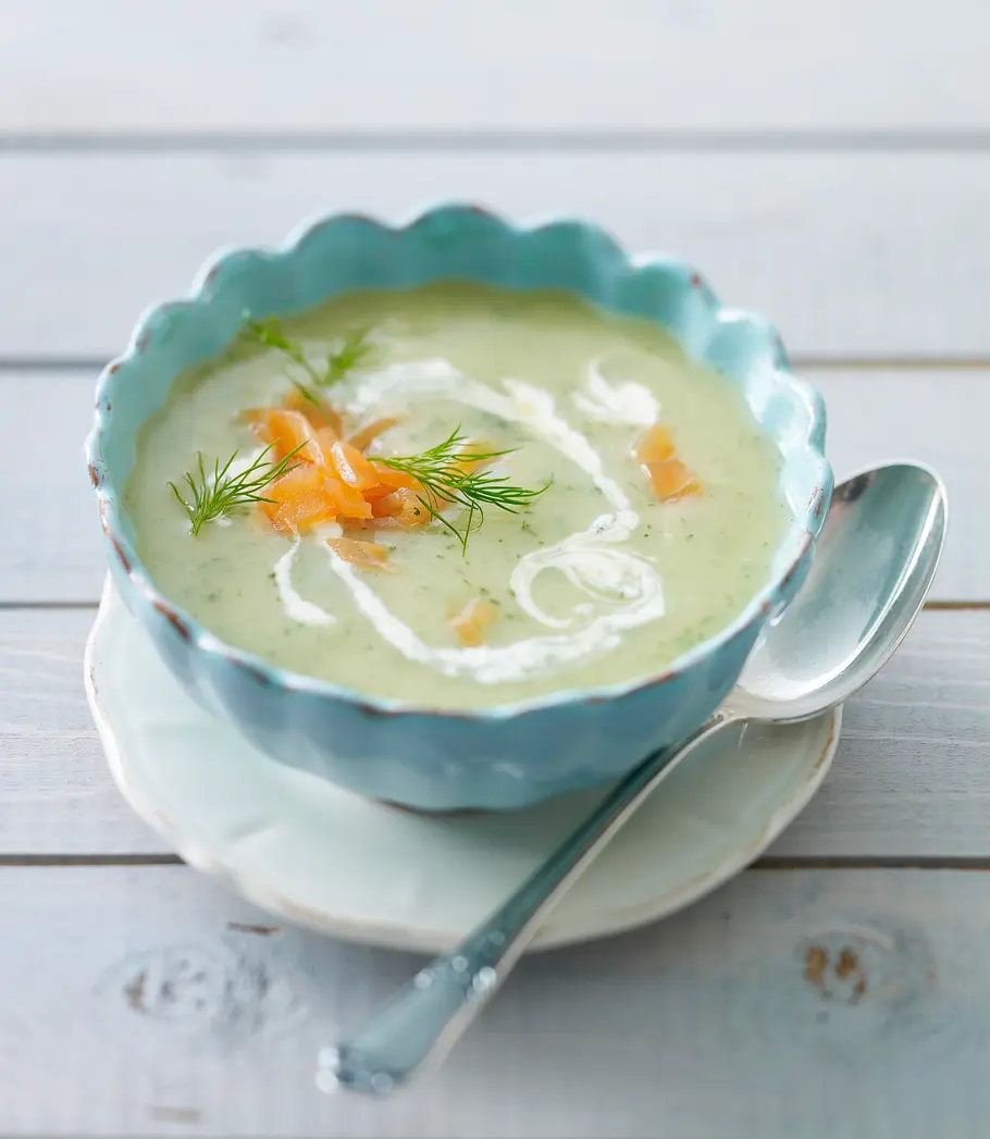 Kartoffelsuppe mit Räucherlachs, Meerrettichsahne und Dill Rezept Kartoffelsuppe mit Lachs Rezept