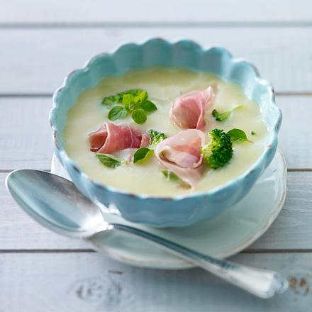Kartoffelsuppe mit Parmaschinken, Broccoli und Oregano Rezept