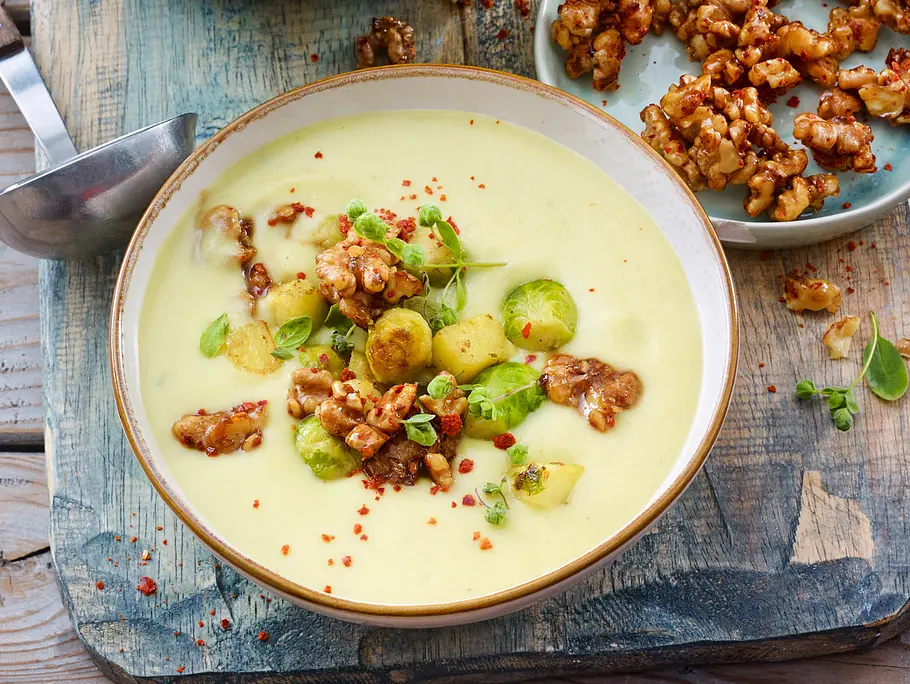 Kartoffelsuppe mit Walnuss-Crunch Rezept
