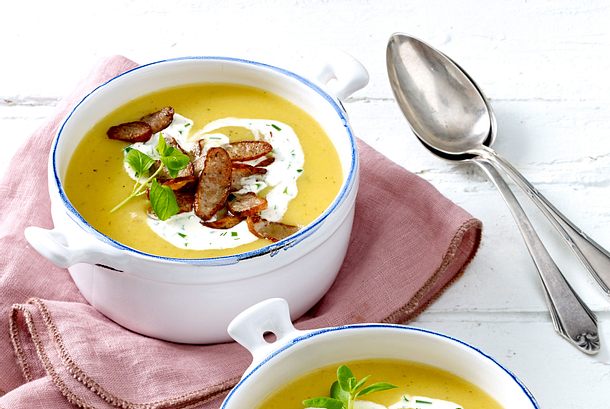 Kartoffelsuppe mit Wurstchips Rezept Kartoffelsuppe mit Wurstchips Rezept