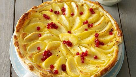 Käse-Apfel-Tarte mit Preiselbeeren Rezept - Foto: House of Food / Bauer Food Experts KG