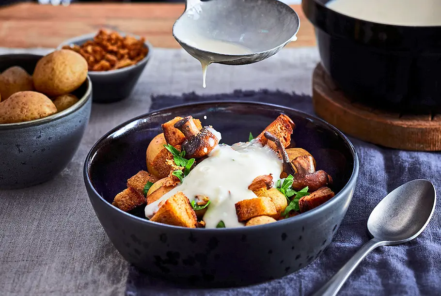 Käse-Fondue-Suppe mit Spektakel Rezept Käse-Fondue-Suppe mit Spektakel Rezept