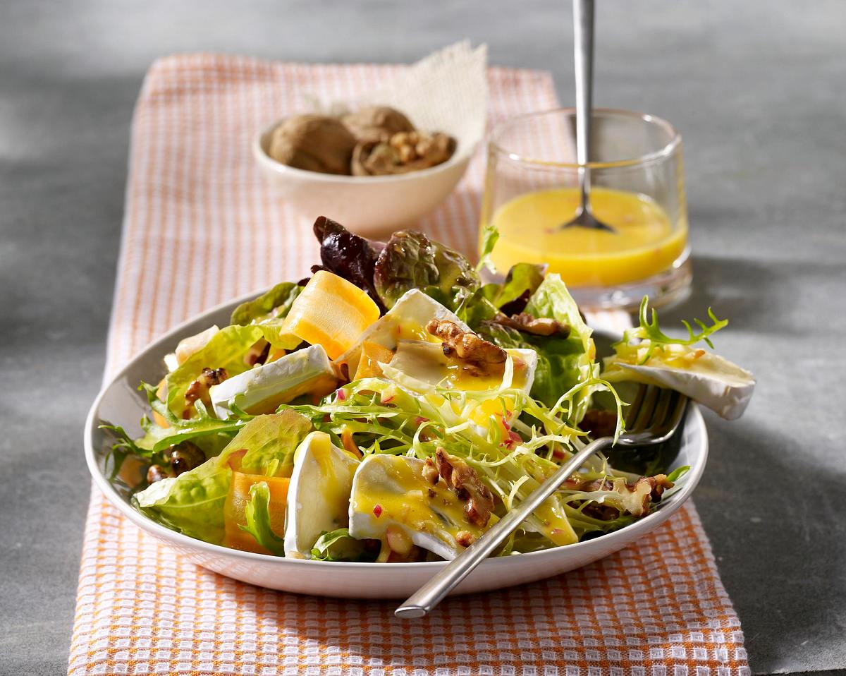 Käse-Nuss-Salat mit Honig-Vinaigrette Rezept