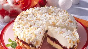 Käse-Sahne-Torte mit Kirschen Rezept - Foto: LECKER @ Bauer Media Group