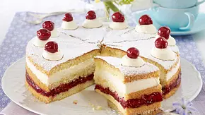 Käse-Sahnetorte mit Kirschkompott Rezept - Foto: LECKER @ Bauer Media Group Käse-Sahnetorte mit Kirschkompott Rezept - Foto: LECKER @ Bauer Media Group