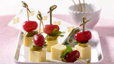 Käse-Sticks mit Trauben Rezept - Foto: LECKER @ Bauer Media Group