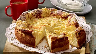 Käse-Streuselkuchen Rezept - Foto: LECKER @ Bauer Media Group