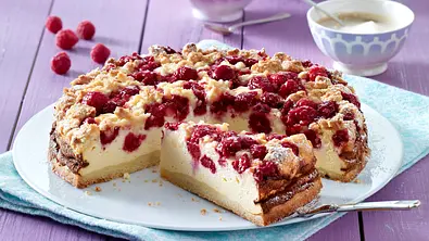 Käse-Streuselkuchen mit Himbeeren Rezept - Foto: LECKER @ Bauer Media Group