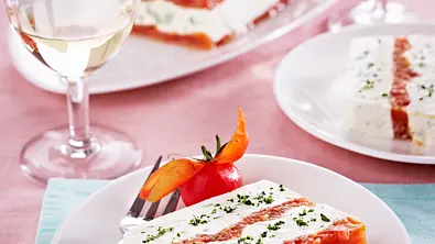 Käse-Tomaten-Terrine mit Kräutern Rezept - Foto: LECKER @ Bauer Media Group