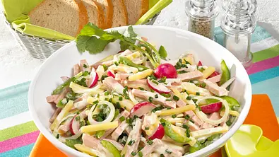 Käse-Wurst-Salat Rezept - Foto: LECKER @ Bauer Media Group