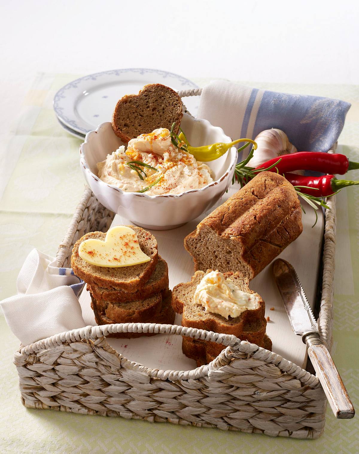 Käsecreme mit selbst gebackenem Brot Rezept