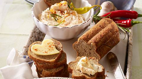 Käsecreme mit selbst gebackenem Brot Rezept - Foto: Först, Thomas